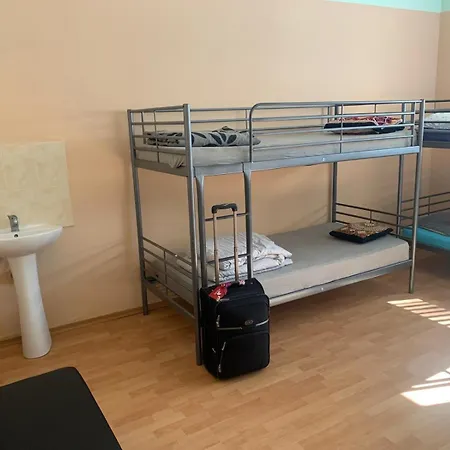 Escobars Backpackers Hostel *